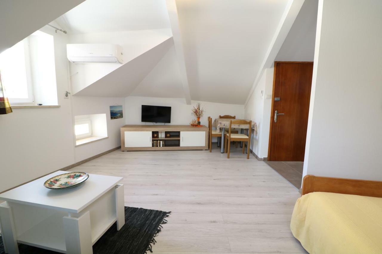 Apartments Ivo With Sea View Baška Exteriör bild